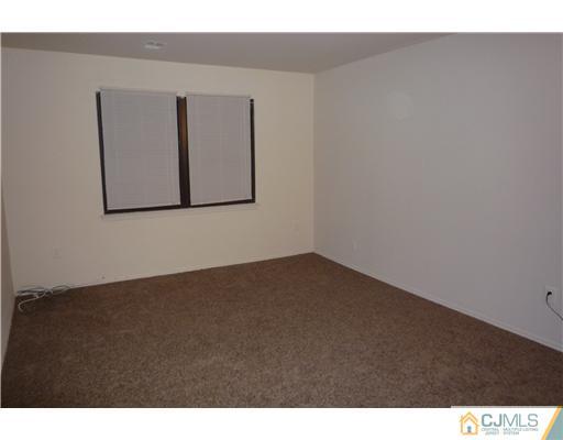 1808 Raspberry Court Edison, NJ 08817 - Photo 5 of 7
