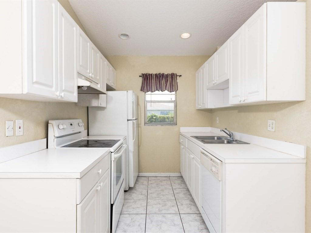 2093 East Ridge Circle East Boynton Beach, FL 33435 - Photo 12 of 25 012_Kitchen
