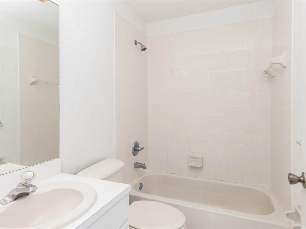 2093 East Ridge Circle East Boynton Beach, FL 33435 - Photo 15 of 25 016_Master Bathroom