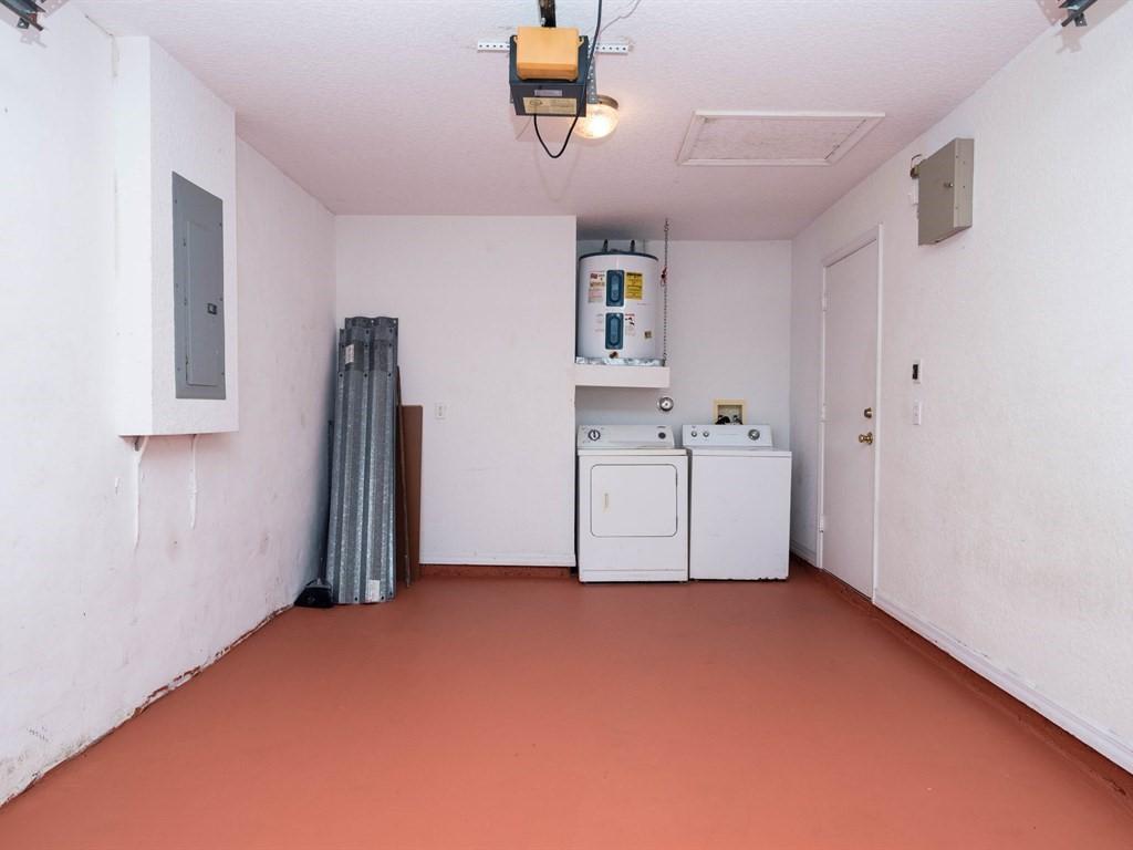 2093 East Ridge Circle East Boynton Beach, FL 33435 - Photo 20 of 25 021_Garage