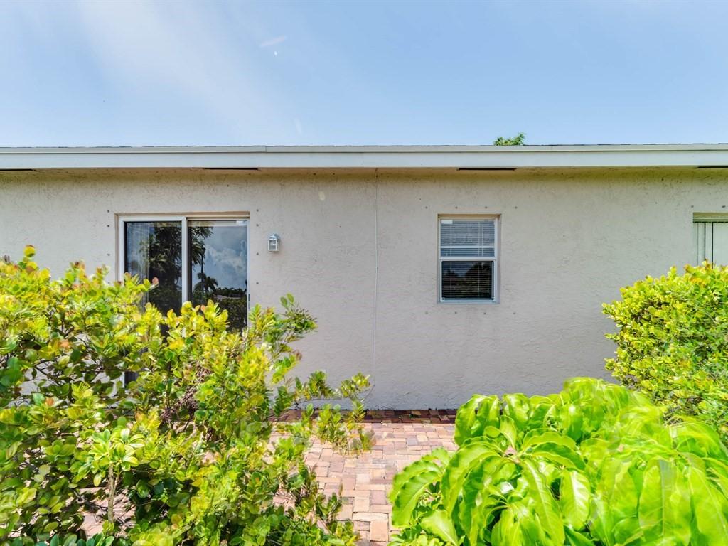 2093 East Ridge Circle East Boynton Beach, FL 33435 - Photo 22 of 25 023_Side of Home