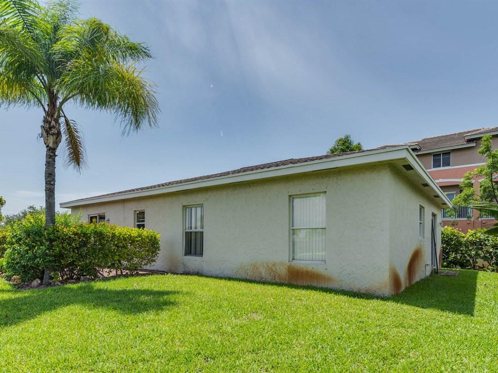 2093 East Ridge Circle East Boynton Beach, FL 33435 - Photo 24 of 25 025_Back Yard