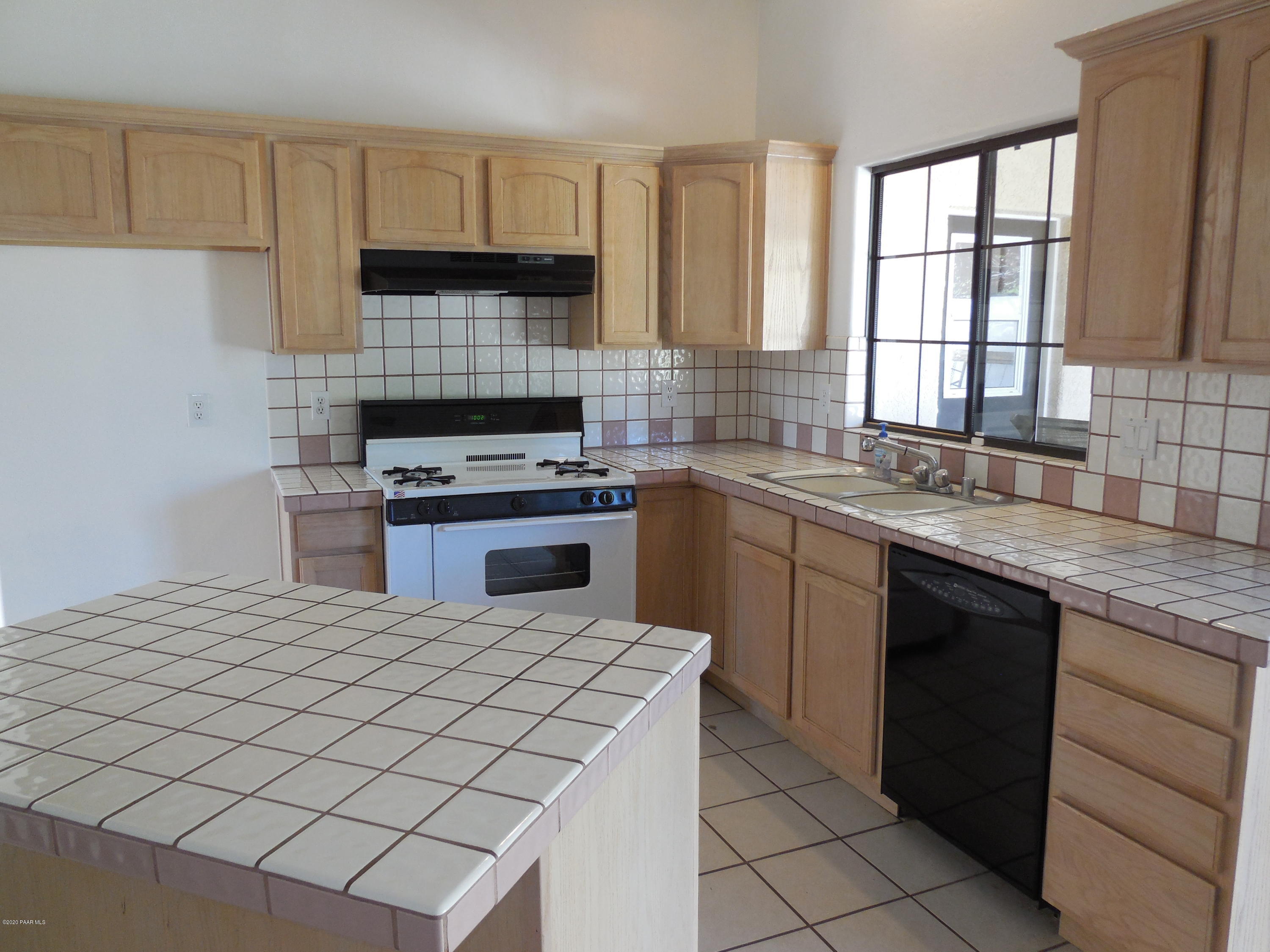 5434 North Robert Road Prescott Valley, AZ 86314 - Photo 11 of 24 Kitchen