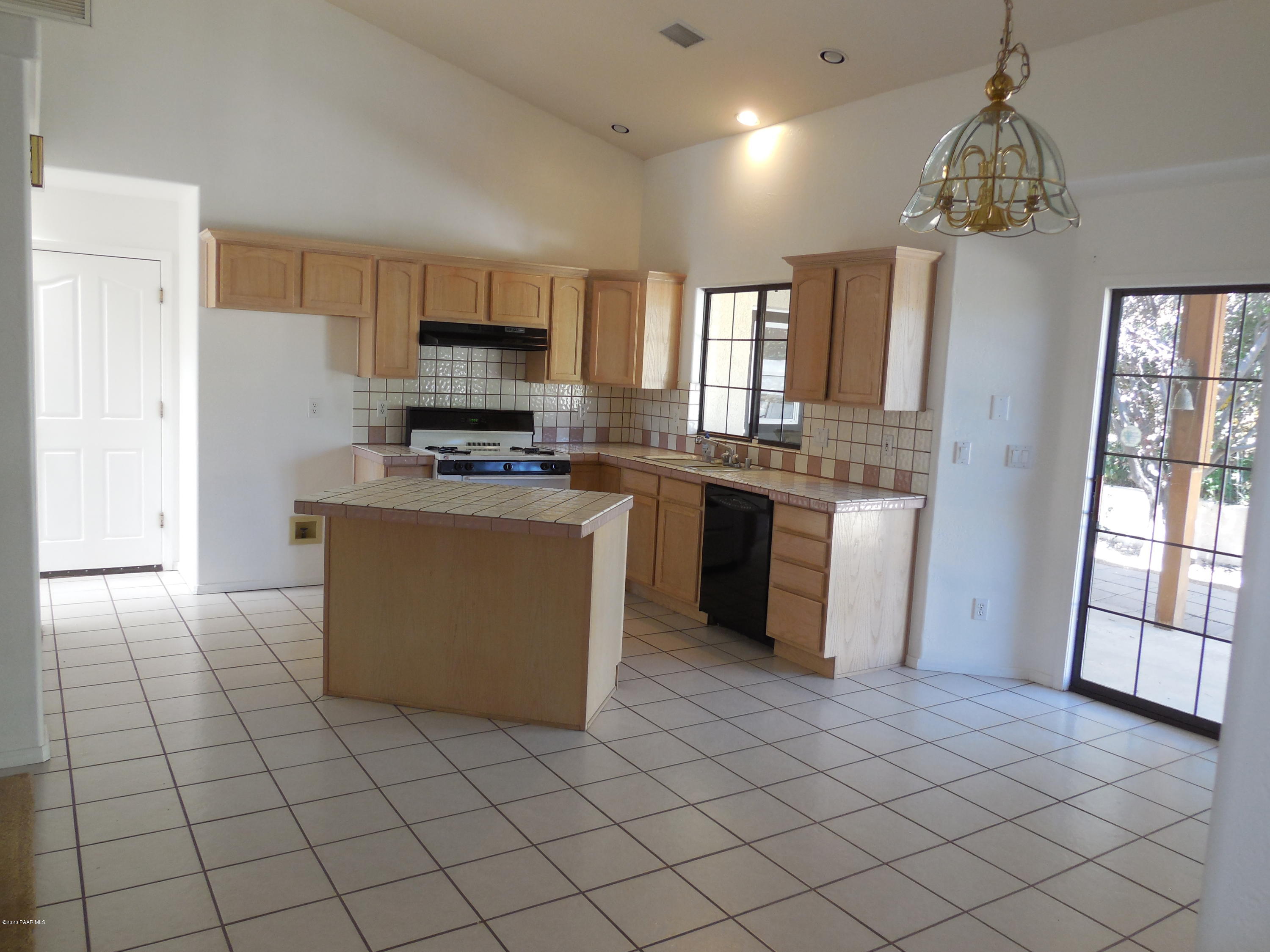 5434 North Robert Road Prescott Valley, AZ 86314 - Photo 12 of 24 Kitchen