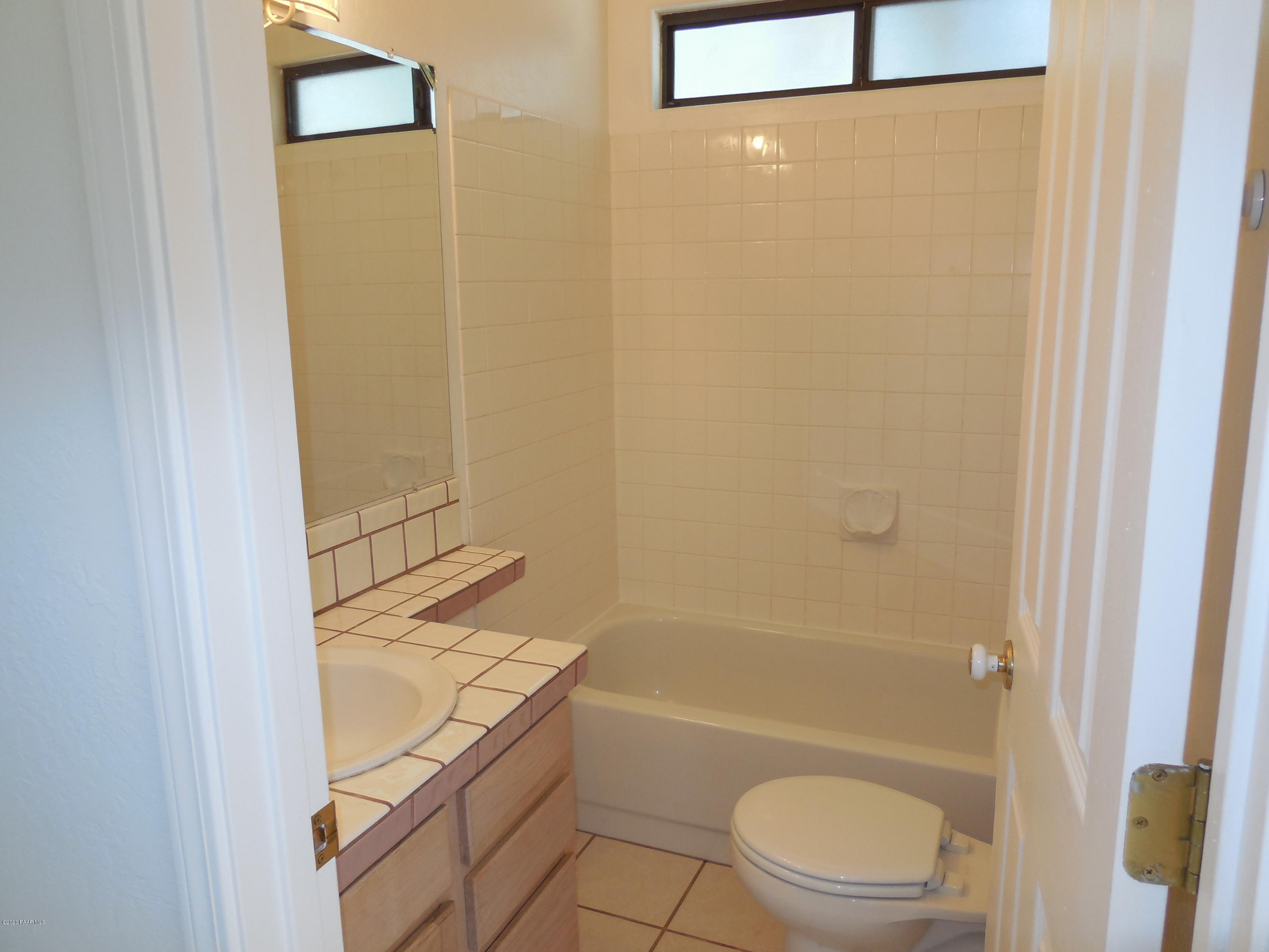 5434 North Robert Road Prescott Valley, AZ 86314 - Photo 22 of 24 Hall bath