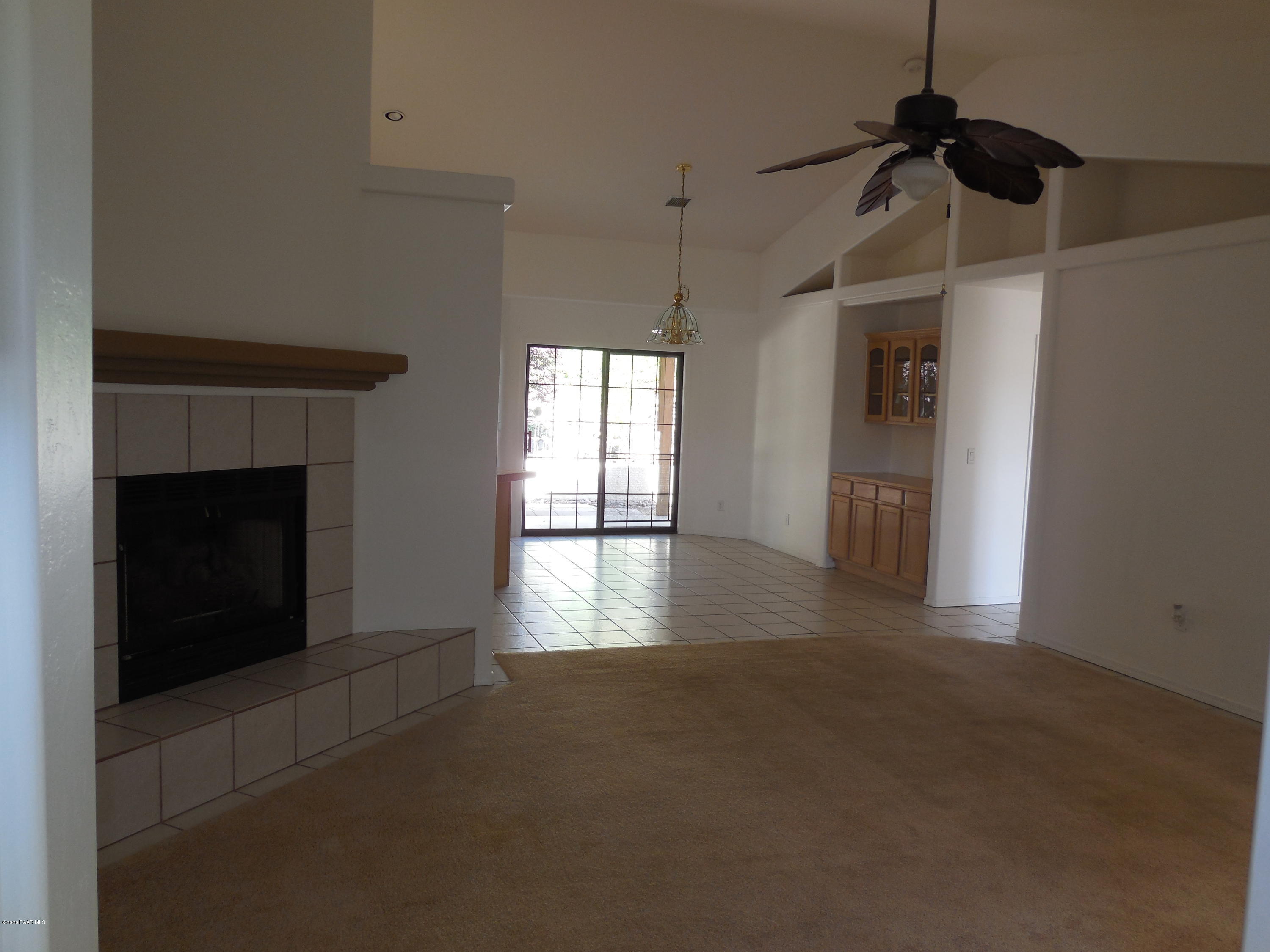 5434 North Robert Road Prescott Valley, AZ 86314 - Photo 7 of 24 Living room