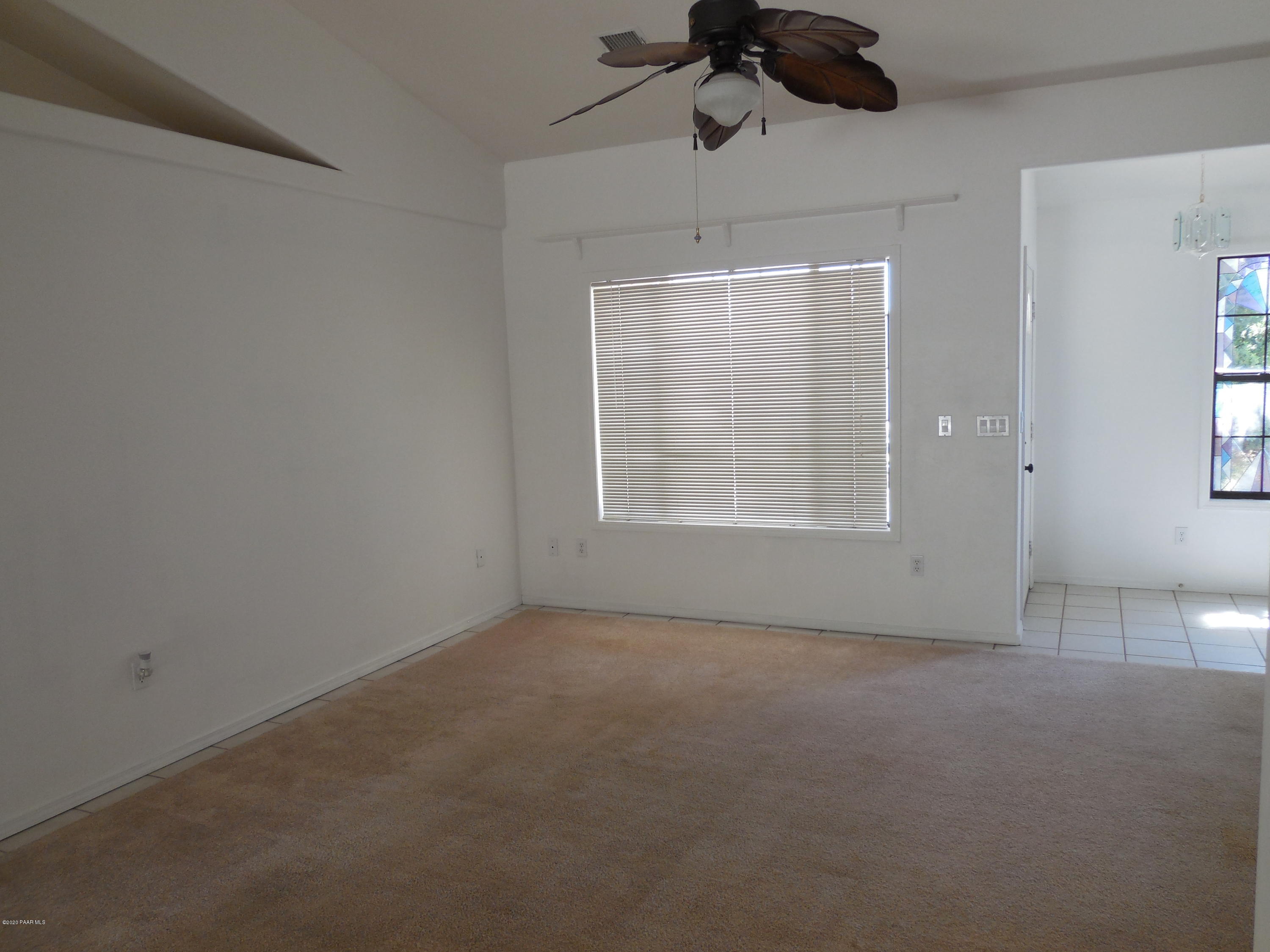5434 North Robert Road Prescott Valley, AZ 86314 - Photo 8 of 24 Living room