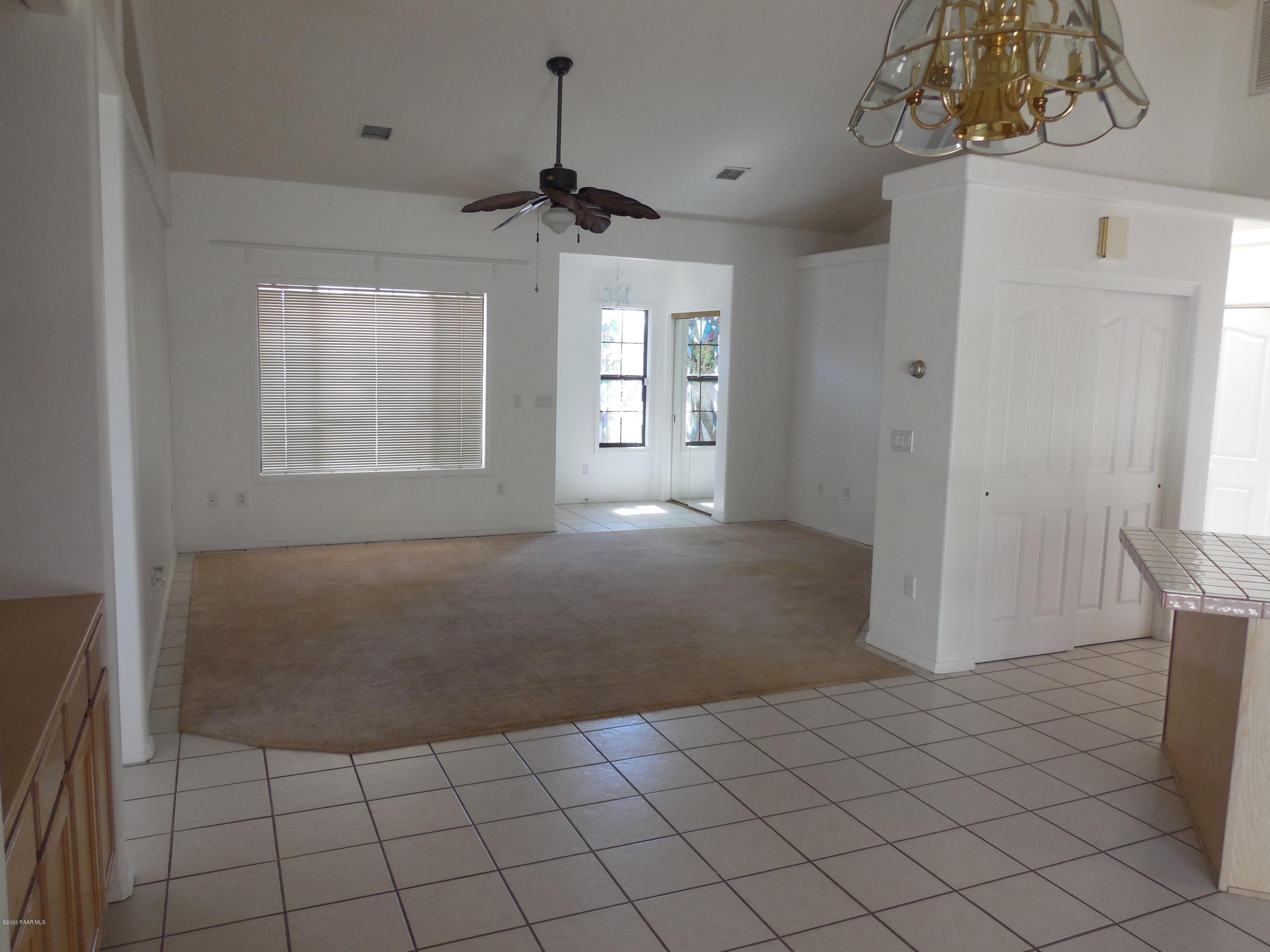 5434 North Robert Road Prescott Valley, AZ 86314 - Photo 9 of 24 Living room