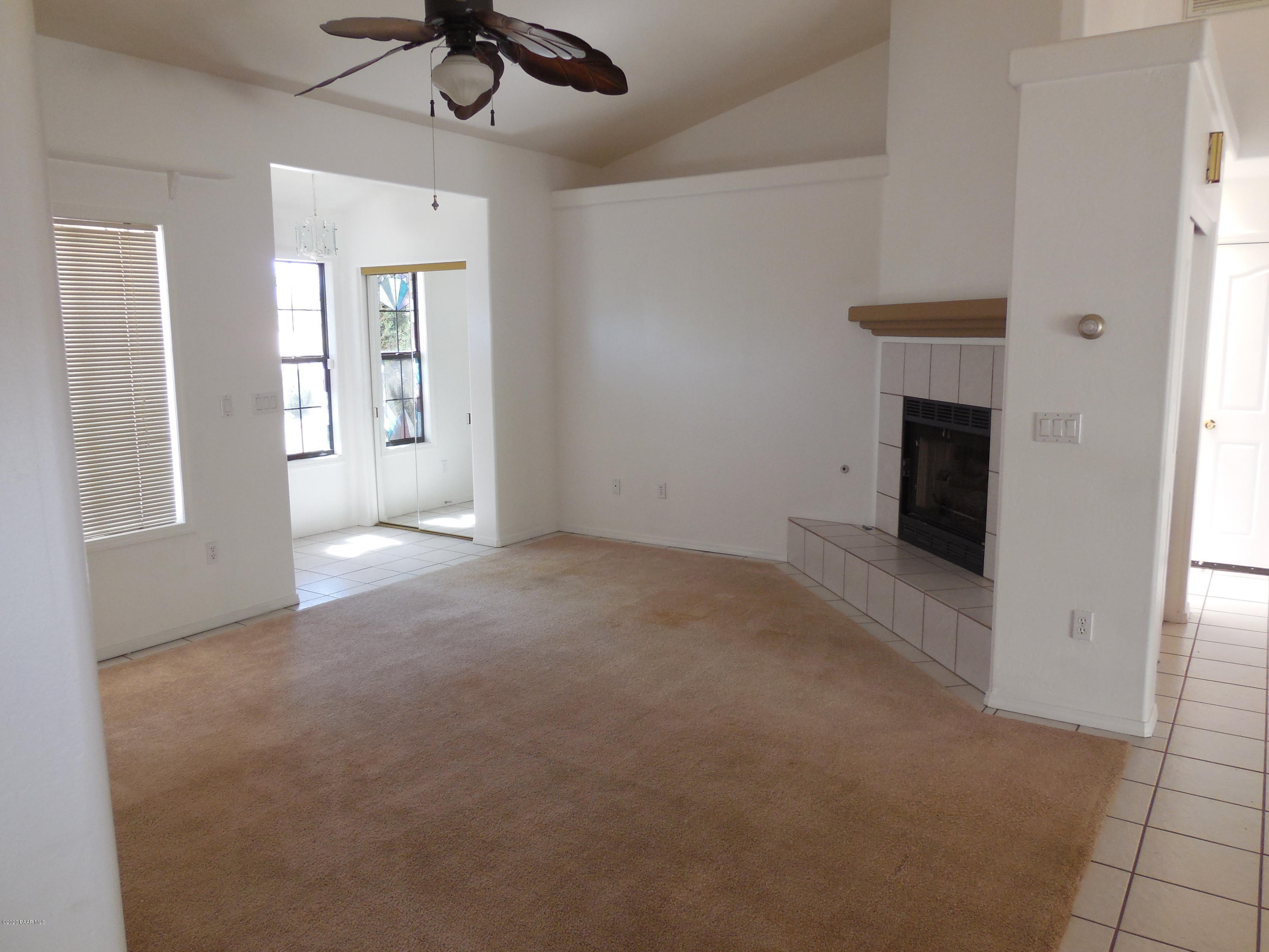 5434 North Robert Road Prescott Valley, AZ 86314 - Photo 10 of 24 Living room