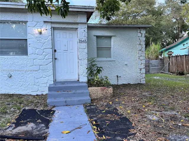 $2,700 | 1565 Northeast 141st Street, Unit 1565, North Miami, FL 33161