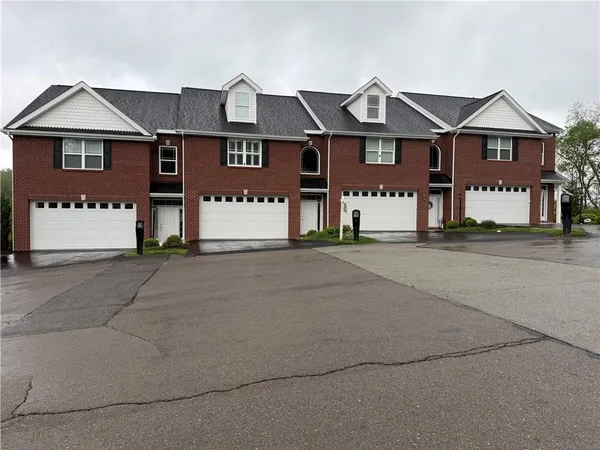 $355,000 | 211 Settler's Court, Venetia, PA 15367