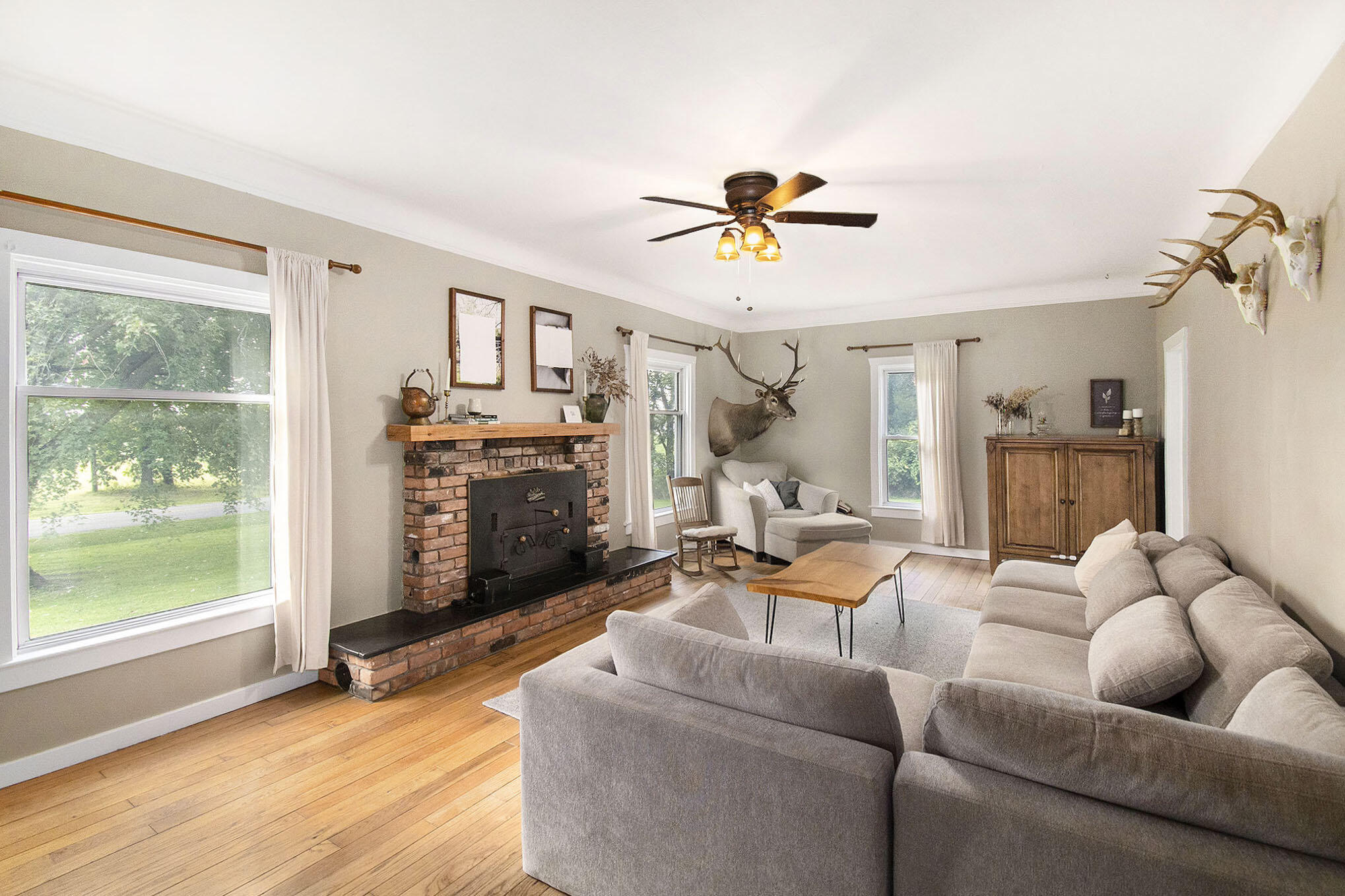 3986 Haynes Road Stockbridge, MI 49285 - Photo 9 of 35 Living Room