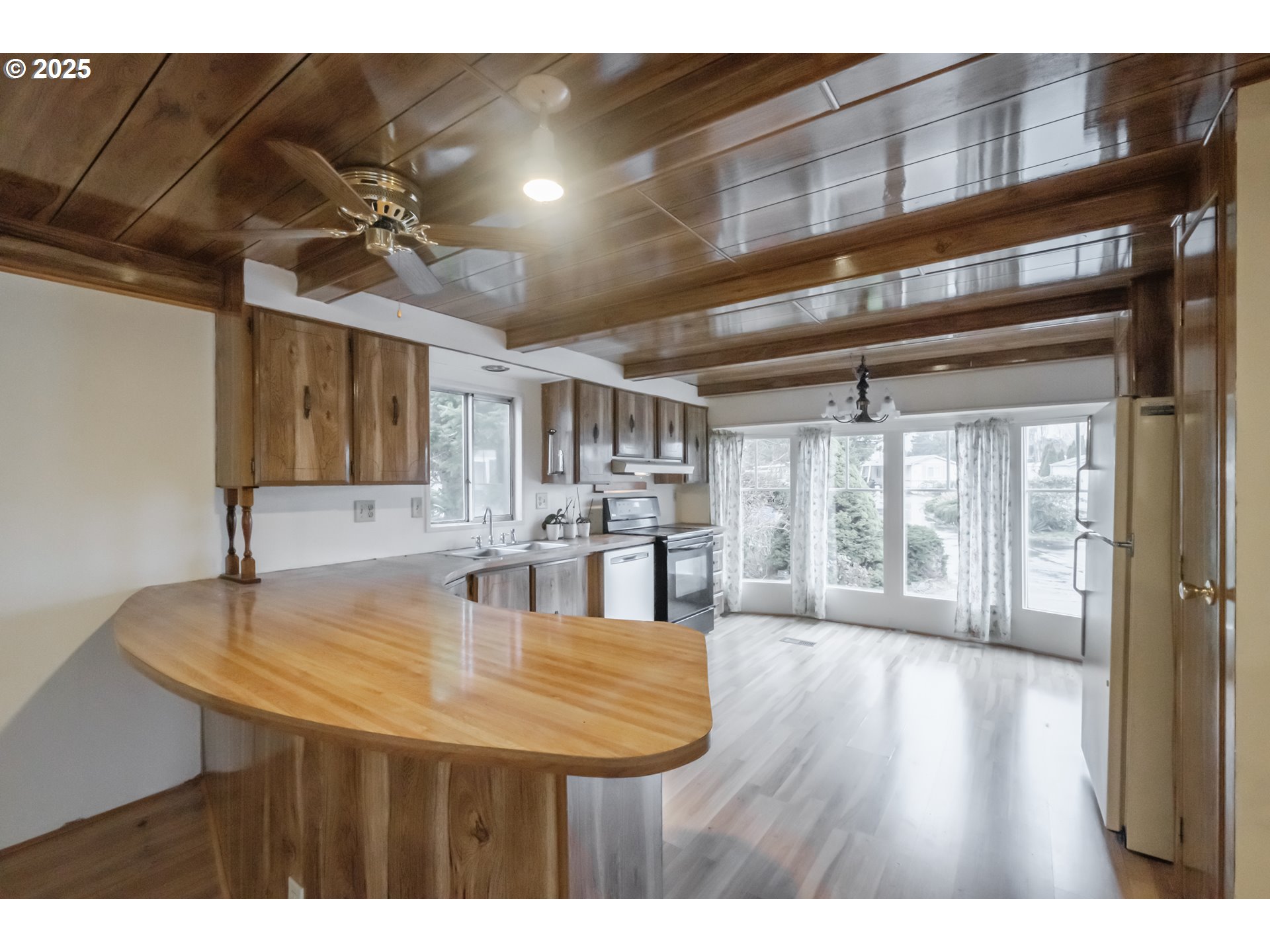 3760 Highway 101, Unit 7A Florence, OR 97439 - Photo 11 of 34 a room with chandelier fan and wooden floor