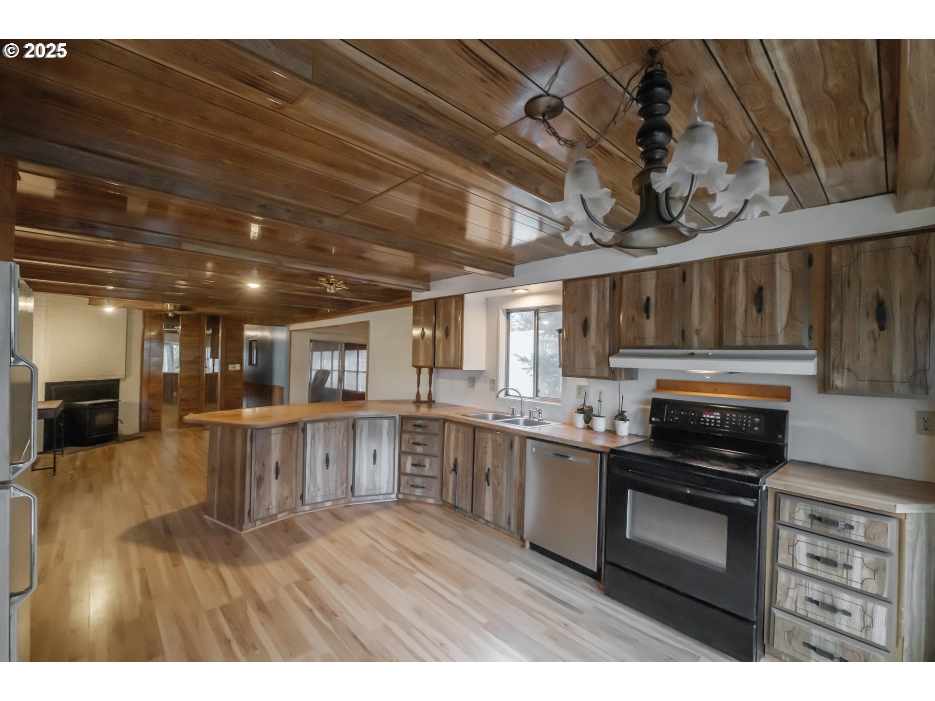 3760 Highway 101, Unit 7A Florence, OR 97439 - Photo 13 of 34 a kitchen with a stove top oven and cabinets