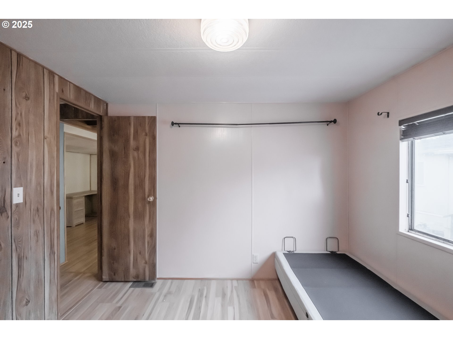 3760 Highway 101, Unit 7A Florence, OR 97439 - Photo 20 of 34 a view of an empty room and a window