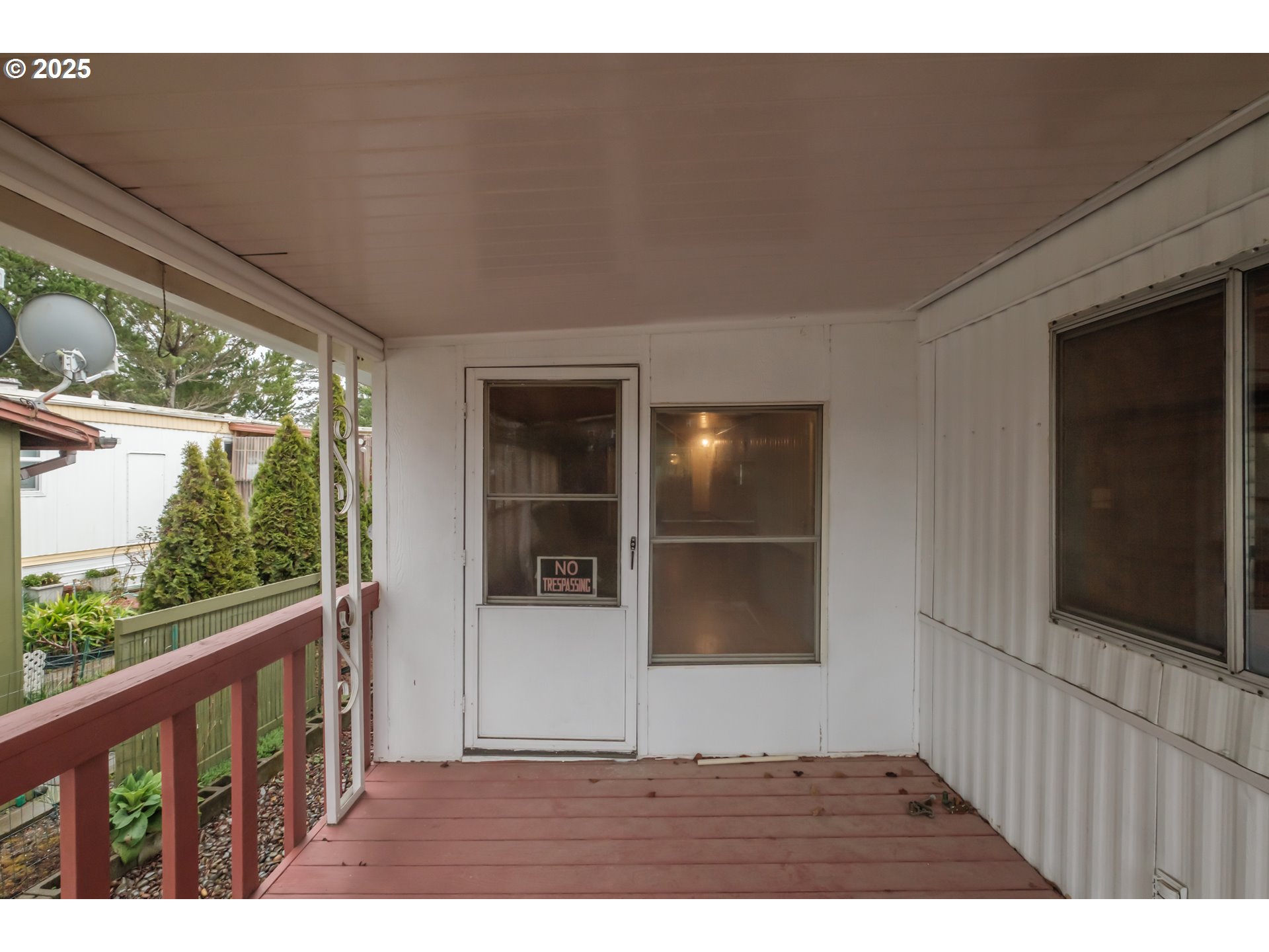3760 Highway 101, Unit 7A Florence, OR 97439 - Photo 28 of 34 a view of porch with a large window