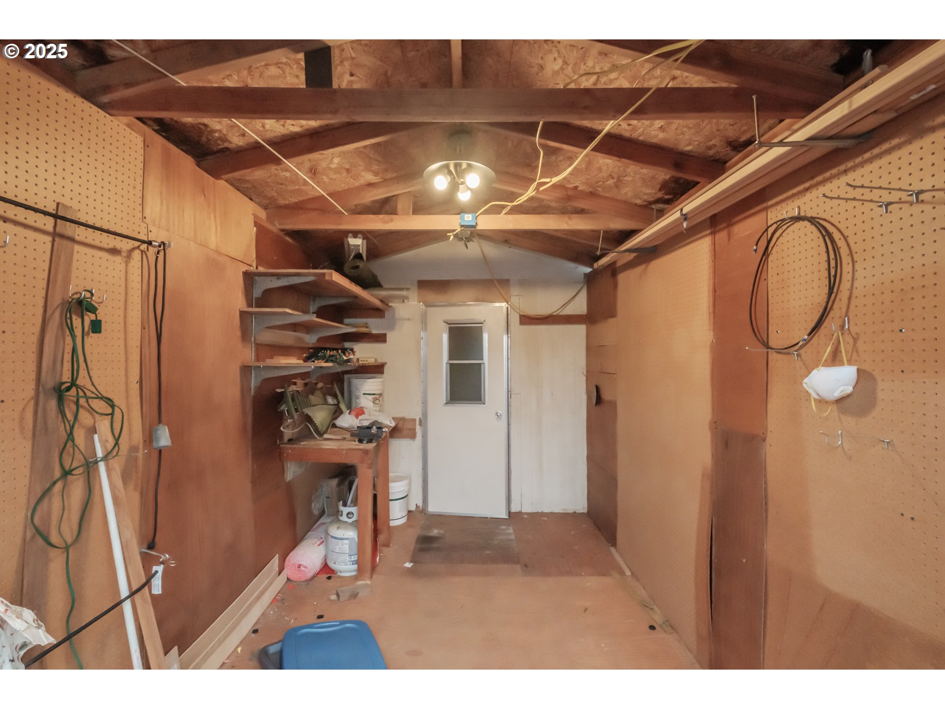 3760 Highway 101, Unit 7A Florence, OR 97439 - Photo 29 of 34 a view of a livingroom with a fireplace