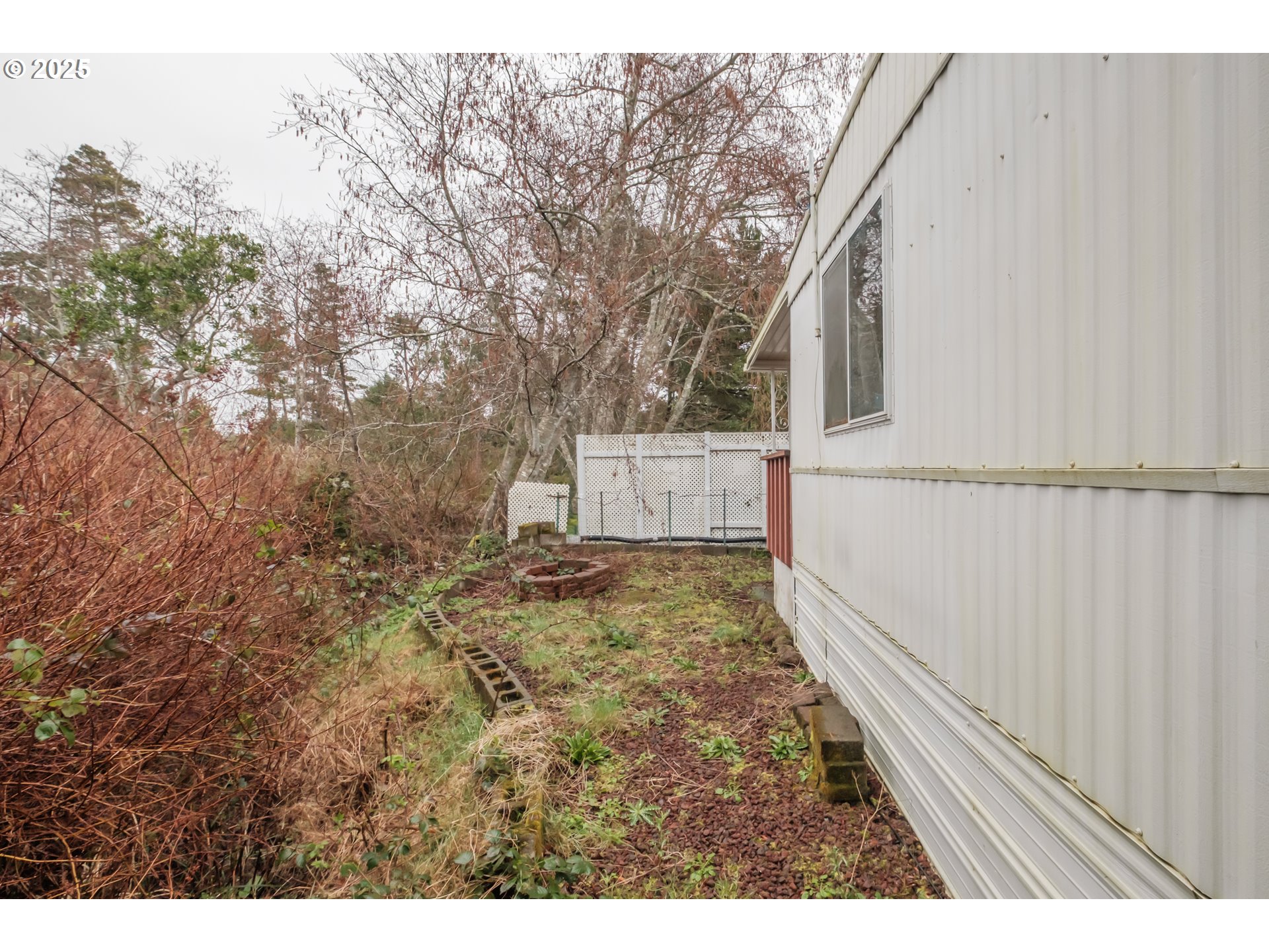 3760 Highway 101, Unit 7A Florence, OR 97439 - Photo 31 of 34 a view of a backyard