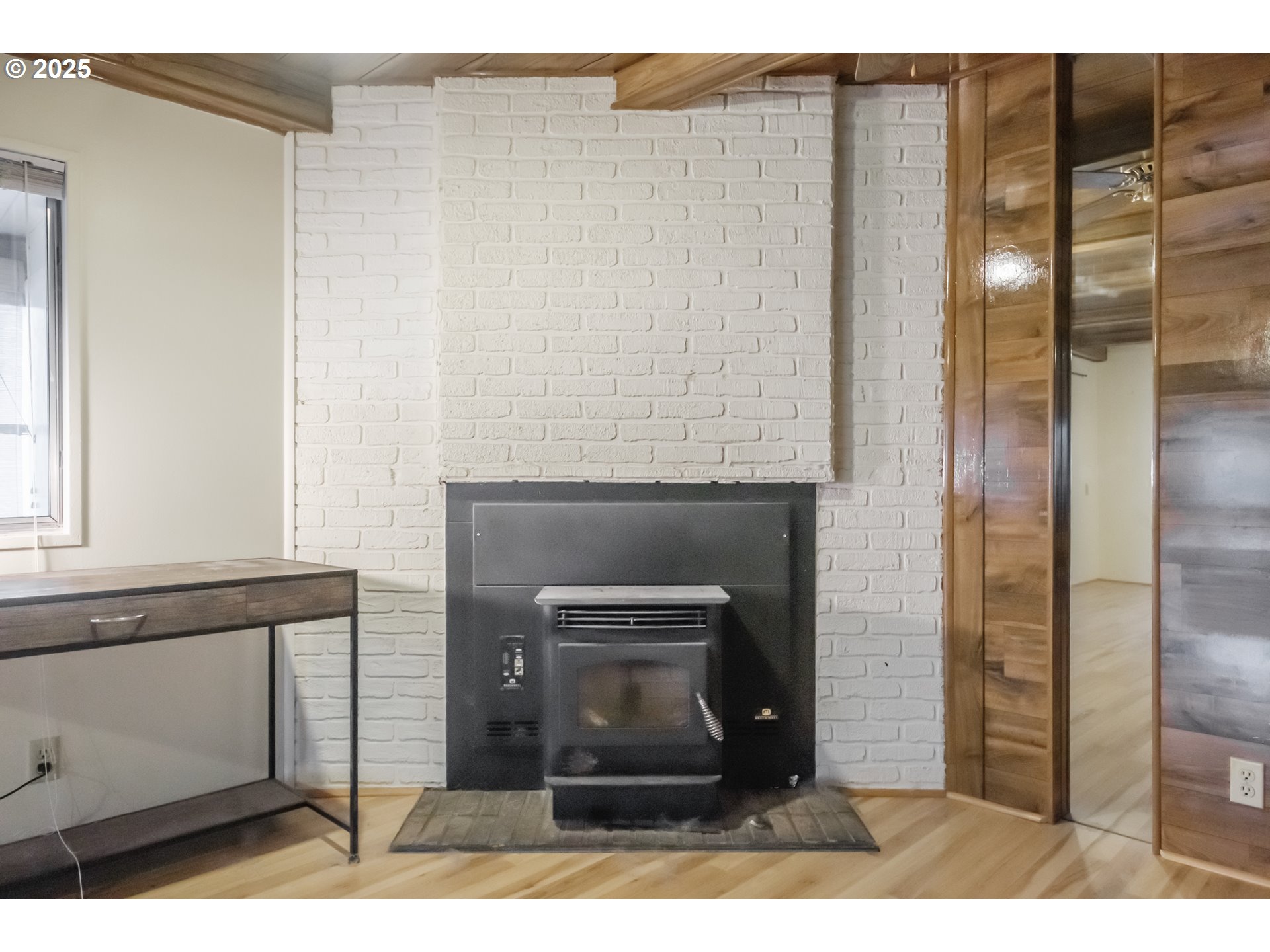 3760 Highway 101, Unit 7A Florence, OR 97439 - Photo 9 of 34 a view of a hallway with wooden floor and staircase