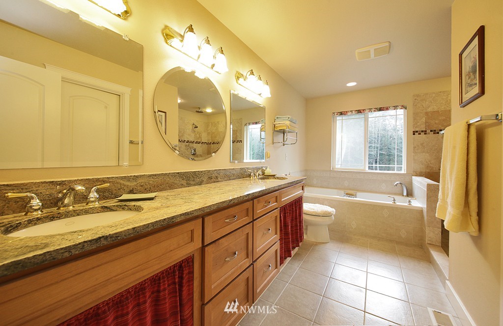 4100 Glendale Road Clinton, WA 98236 - Photo 17 of 25 Gallery Image 17