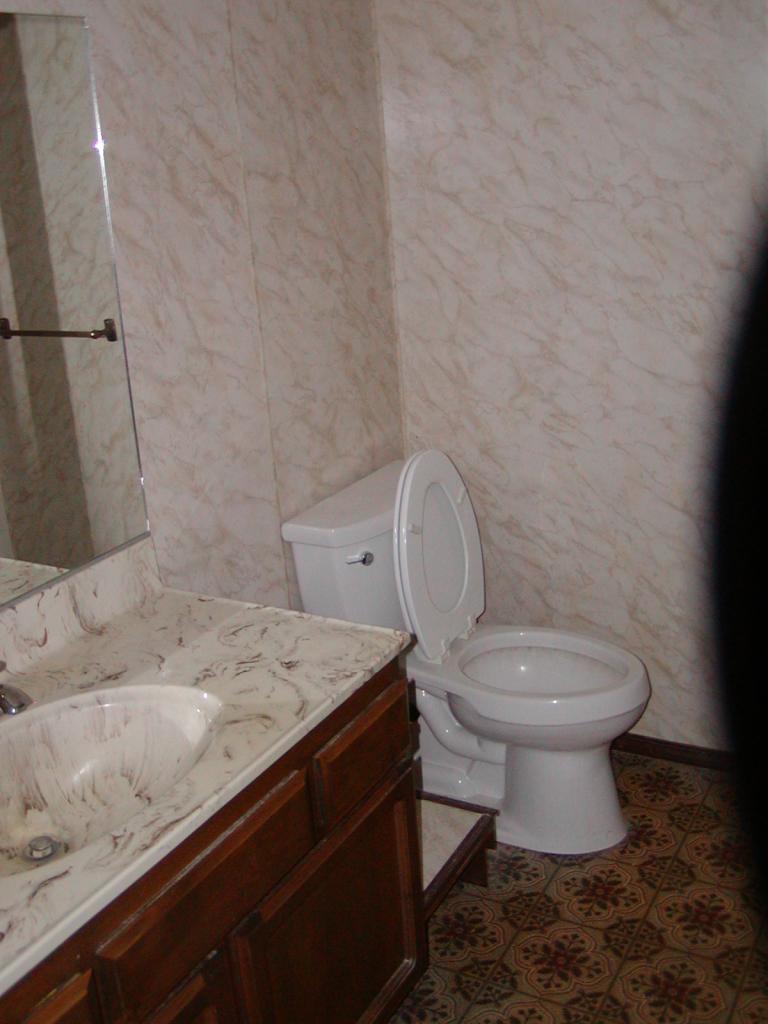 7110 Rio Rancho Road Anderson, CA 96007 - Photo 13 of 17 Guest Bath