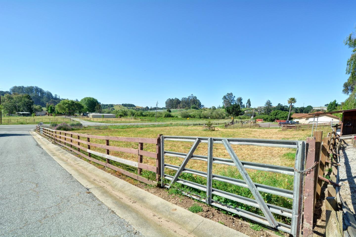 17545 Cross Road Salinas, CA 93907 - Photo 5 of 30 Gallery Image 5