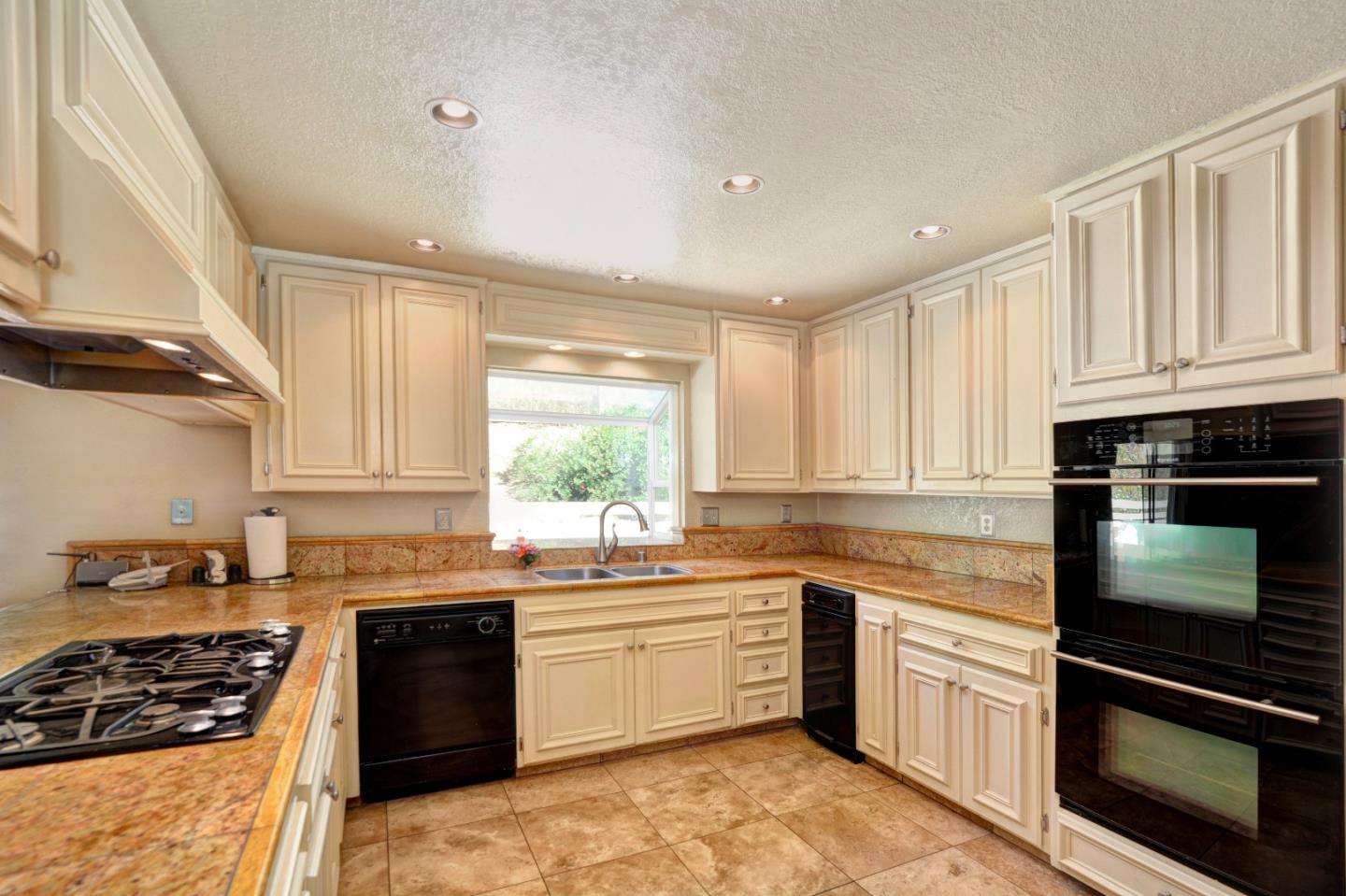 17545 Cross Road Salinas, CA 93907 - Photo 7 of 30 Gallery Image 7