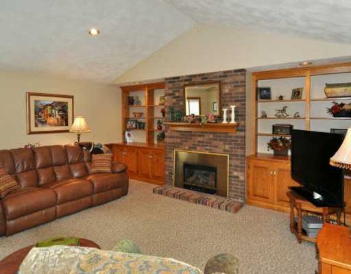 59 Ridge Road Scituate, RI 02857 - Photo 2 of 12 Den/Family/Great Room.