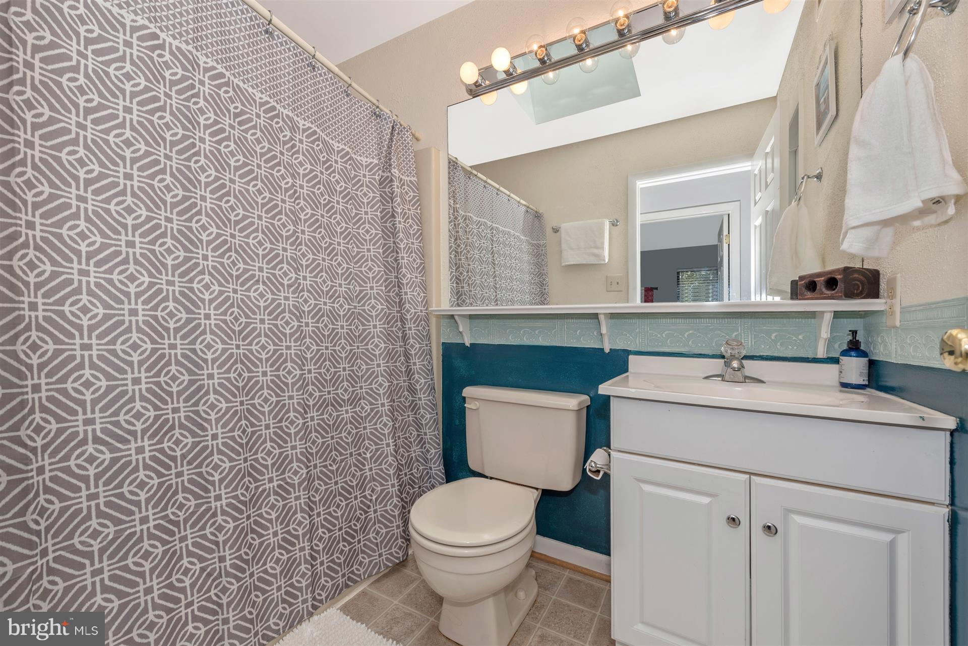 6908 Fox Chase Road New Market, MD 21774 - Photo 15 of 30 Upper Level Full Hall Bathroom