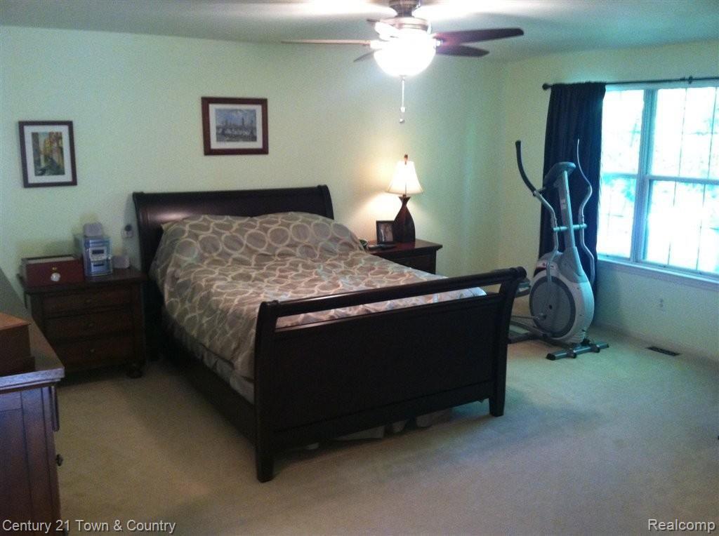 1331 Thames Drive Rochester, MI 48307 - Photo 15 of 25 IMG_1867.JPG