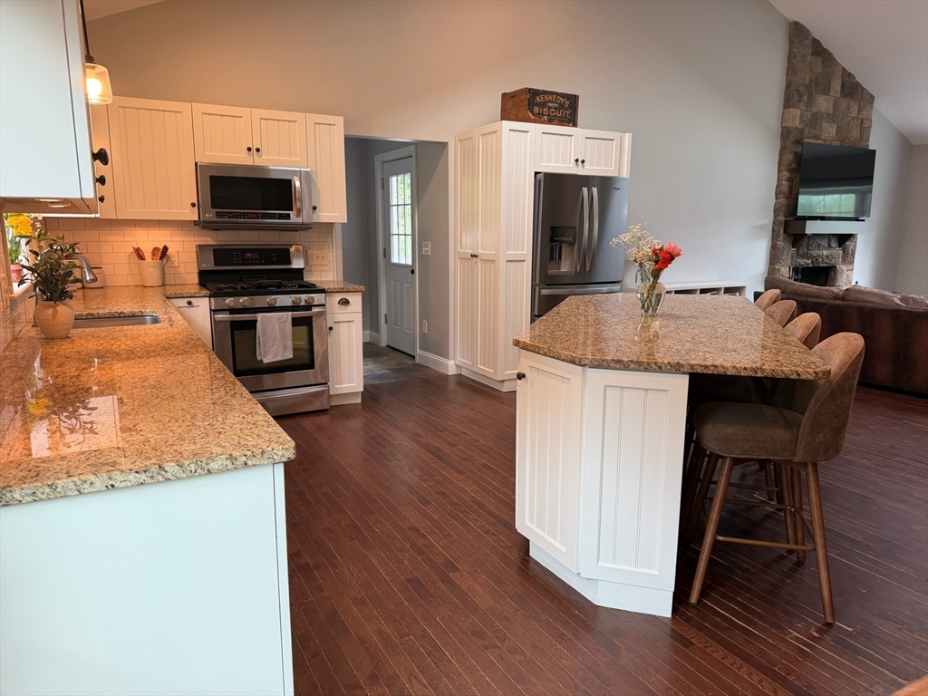 15 Mc Intosh Road Chelmsford, MA 01824 - Photo 5 of 30