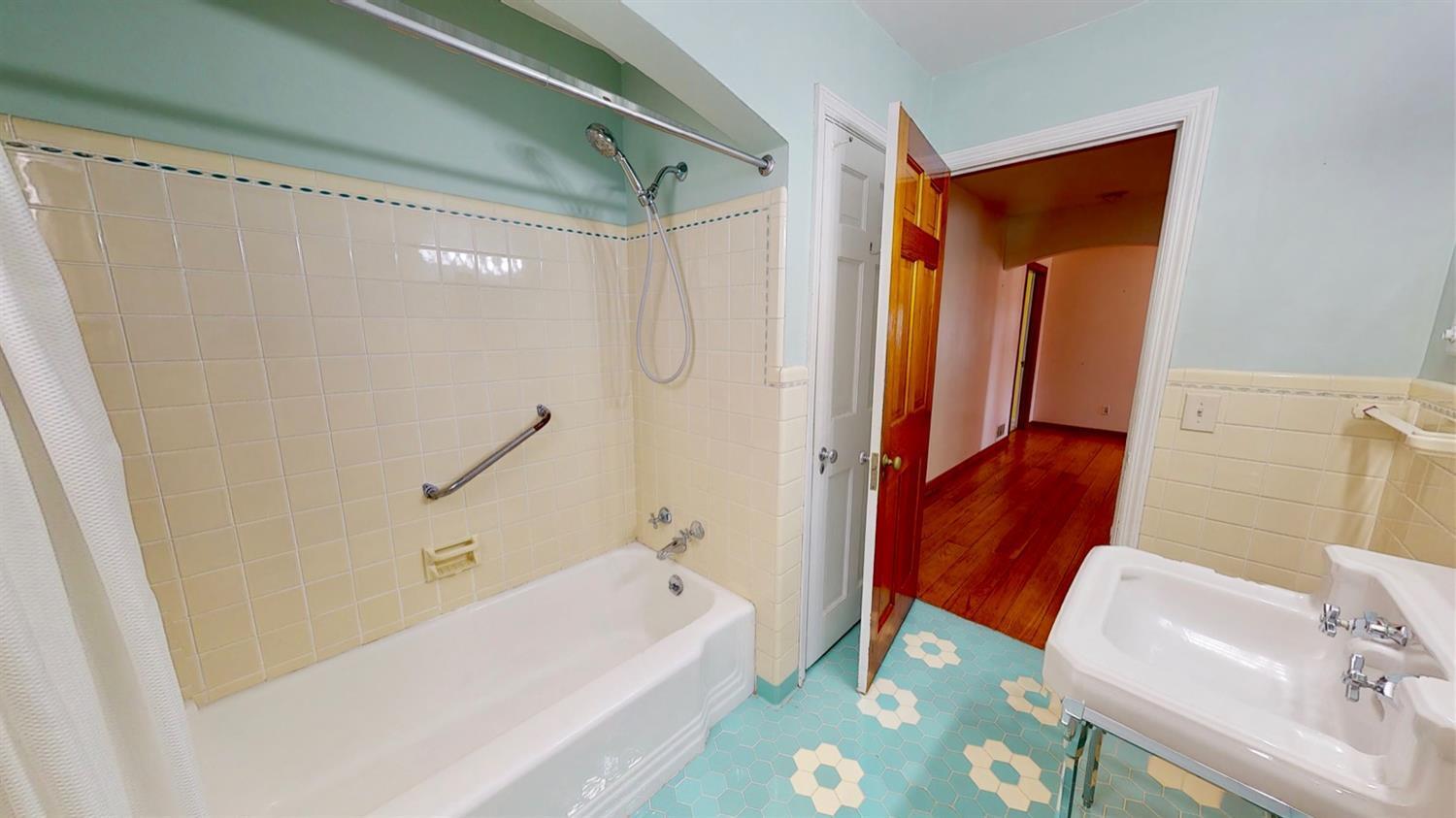 1028 West Galbraith Road Cincinnati, OH 45231 - Photo 30 of 36 Gallery Image 30