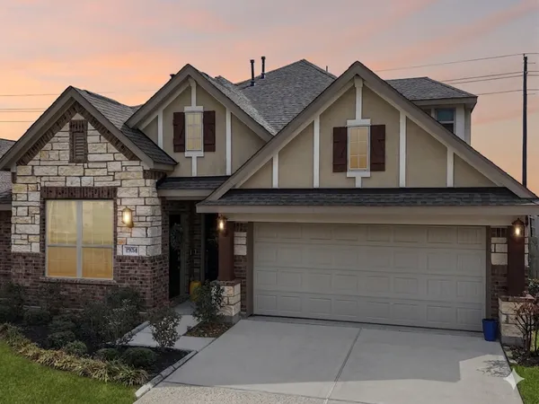 $399,000 | 15014 Lake Shore Avenue, Mont Belvieu, TX 77523