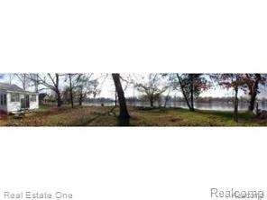 Vac Crescent Point Road Waterford, MI 48327 - Photo 3 of 5 Panoramic.jpg