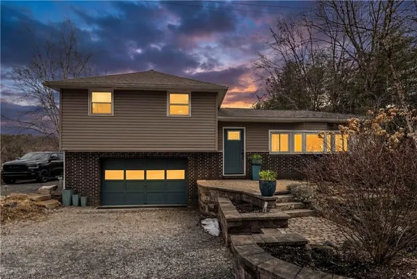 $399,000 | 469 Mars Valencia Road, Valencia, PA 16059
