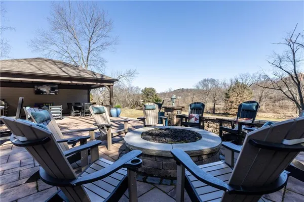 $399,000 | 469 Mars Valencia Road, Valencia, PA 16059