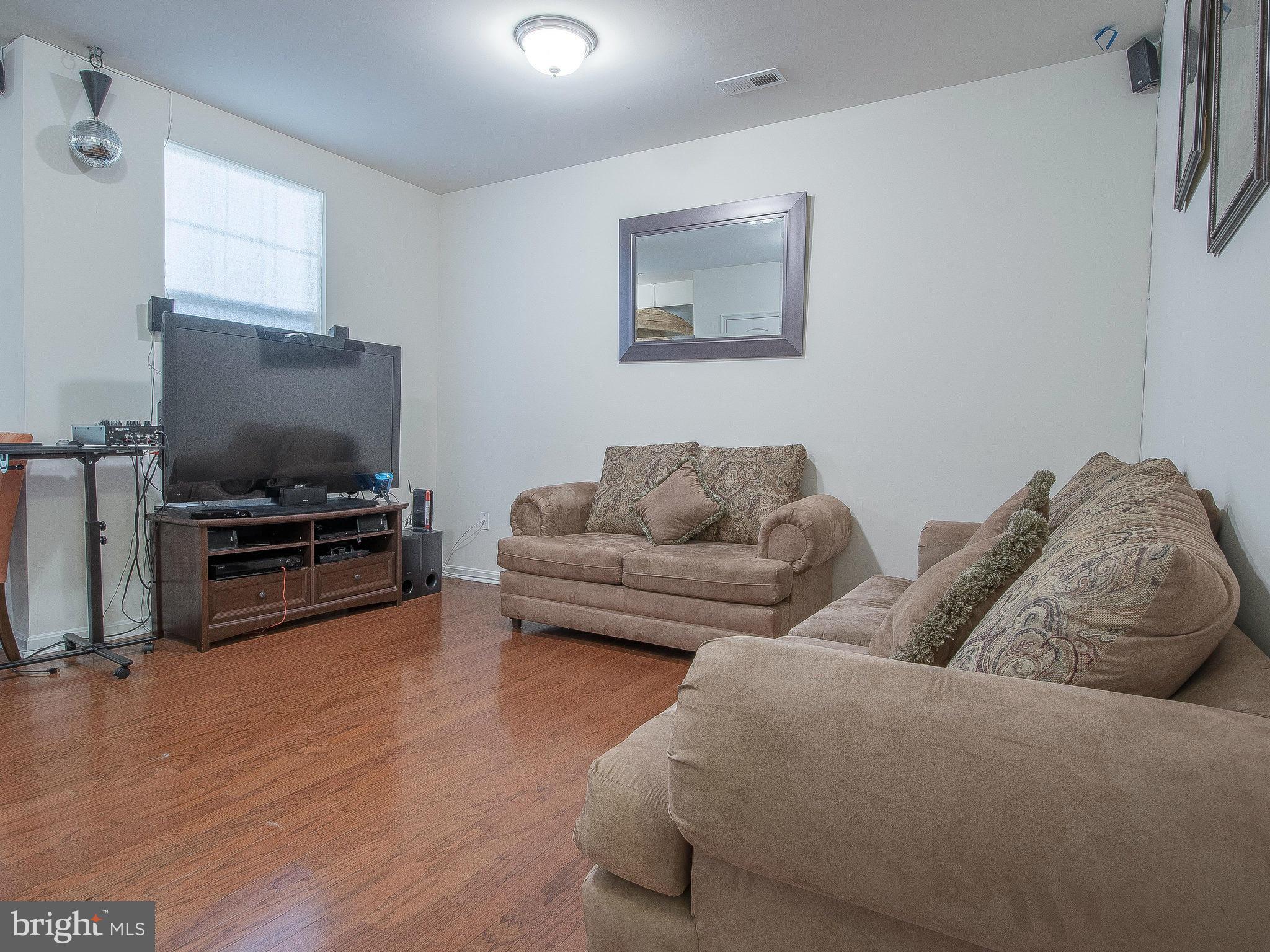 23034 Meadow Mist Road Clarksburg, MD 20871 - Photo 4 of 30 Family Room