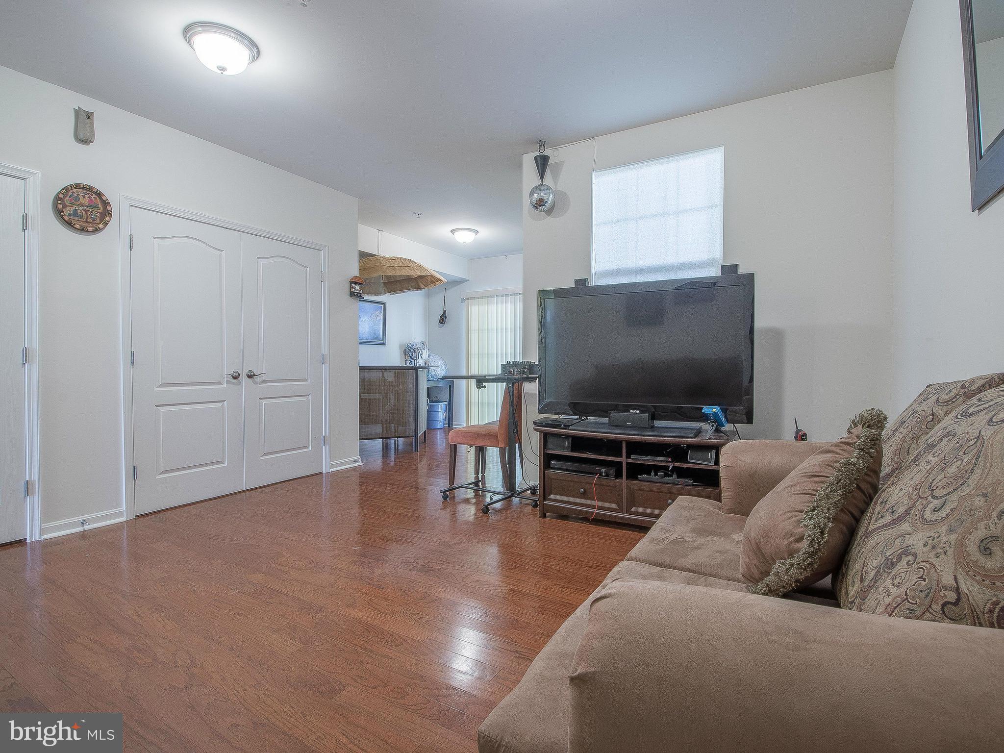 23034 Meadow Mist Road Clarksburg, MD 20871 - Photo 6 of 30 Family Room