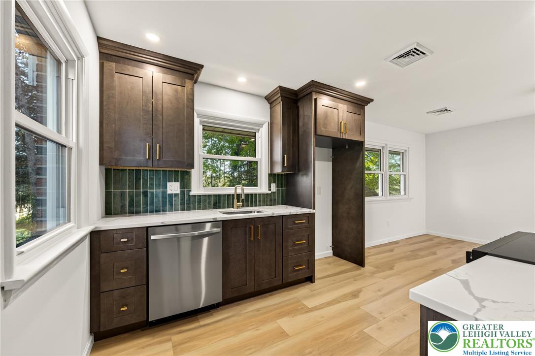 1686 Pleasant View Road Bethlehem, PA 18015 - Photo 14 of 45