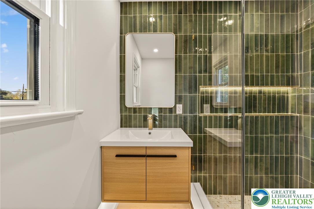 1686 Pleasant View Road Bethlehem, PA 18015 - Photo 21 of 45