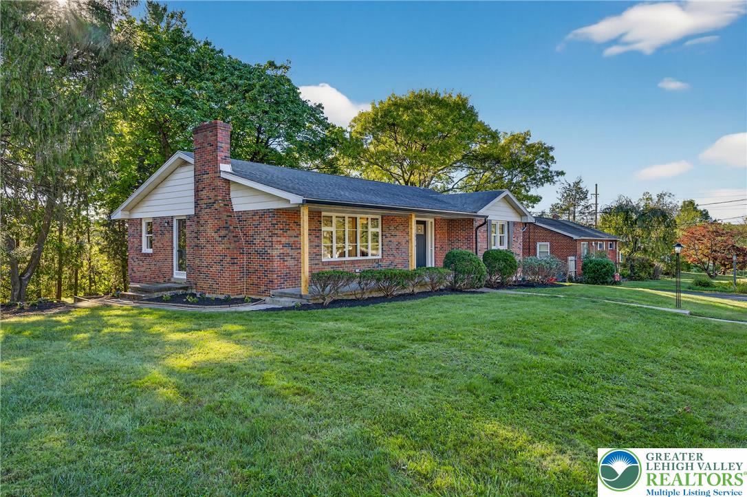 1686 Pleasant View Road Bethlehem, PA 18015 - Photo 3 of 45