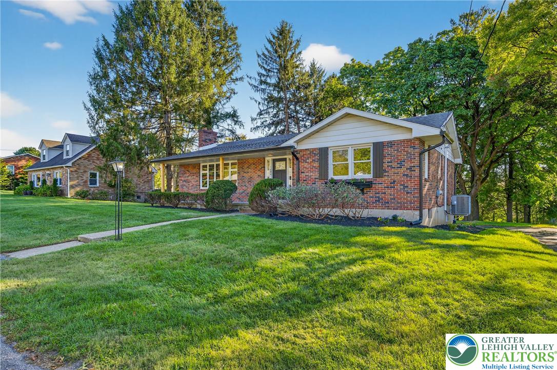1686 Pleasant View Road Bethlehem, PA 18015 - Photo 4 of 45