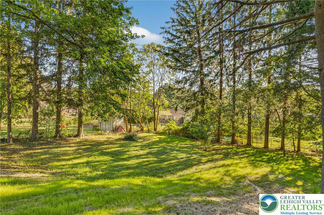 1686 Pleasant View Road Bethlehem, PA 18015 - Photo 43 of 45