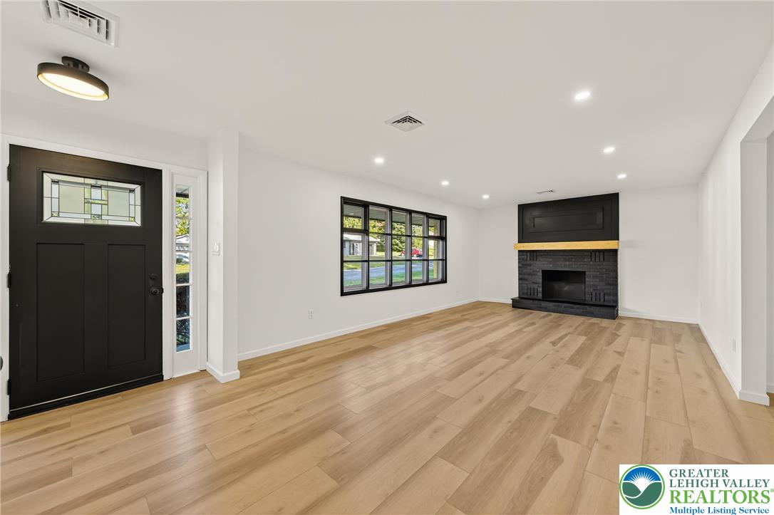 1686 Pleasant View Road Bethlehem, PA 18015 - Photo 7 of 45