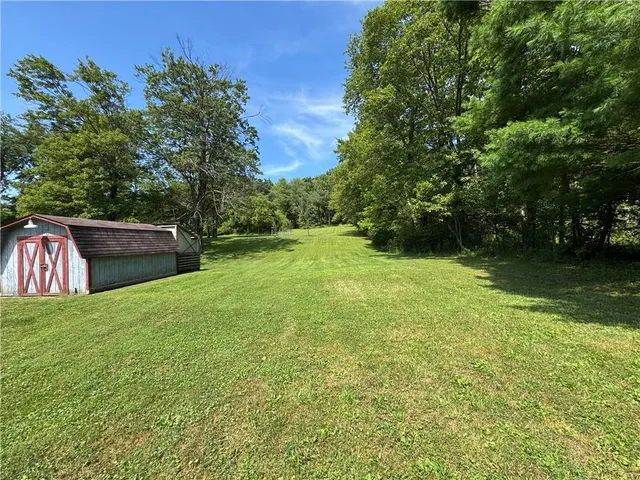 a view of empty room with window