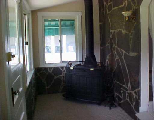 35 Temple Road Aliquippa, PA 15001 - Photo 4 of 5 Den/Family/Great Room.