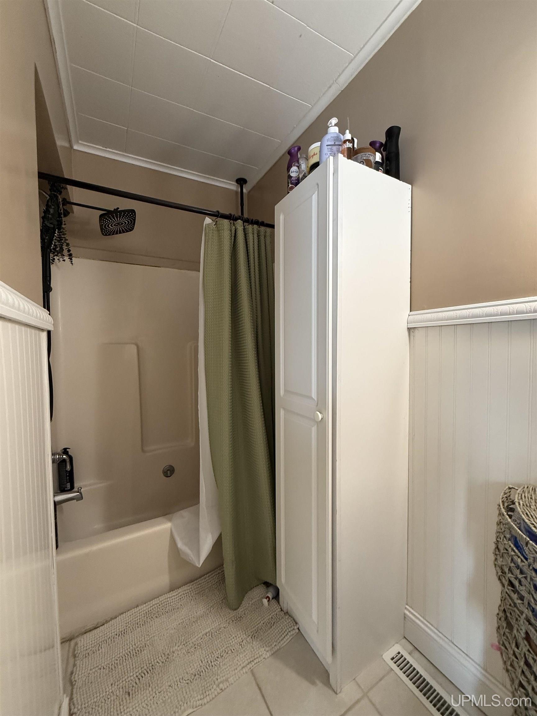 211 Wisconsin Avenue Gladstone, MI 49837 - Photo 11 of 36 Gallery Image 11