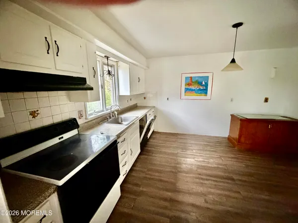 a view of a storage & utility room with washer and dryer