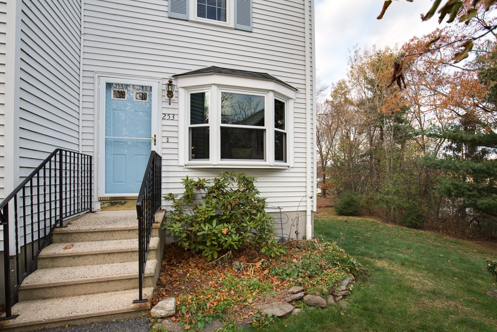 253 Sunderland Road, Unit 253 Worcester, MA 01604 - Photo 3 of 28 Gallery Image 3