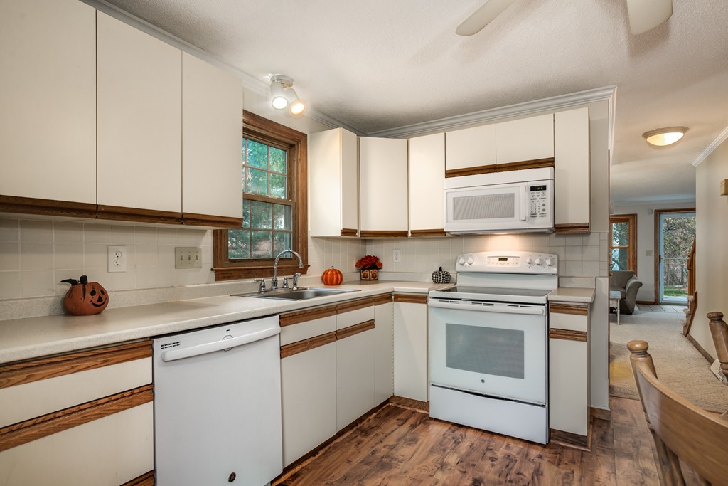 253 Sunderland Road, Unit 253 Worcester, MA 01604 - Photo 7 of 28 Gallery Image 7
